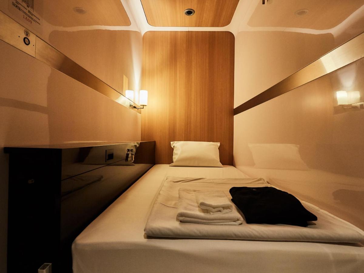 First Cabin Nishi Umeda Осака Екстериор снимка